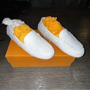 Never worn Tod’s Gommini white fringe loafers size 38.5